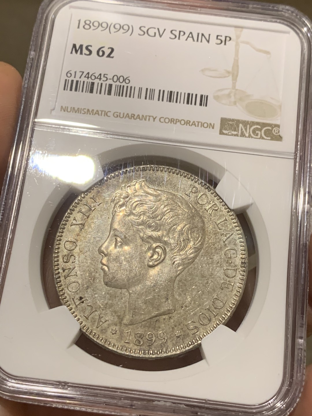 《竞宝斋》第43场-本周日，周一2场连拍（全场顺丰包邮） NGC-MS62 西班牙 1899年 阿方索十三世 5比塞塔双柱 大银币原光好品 带彩