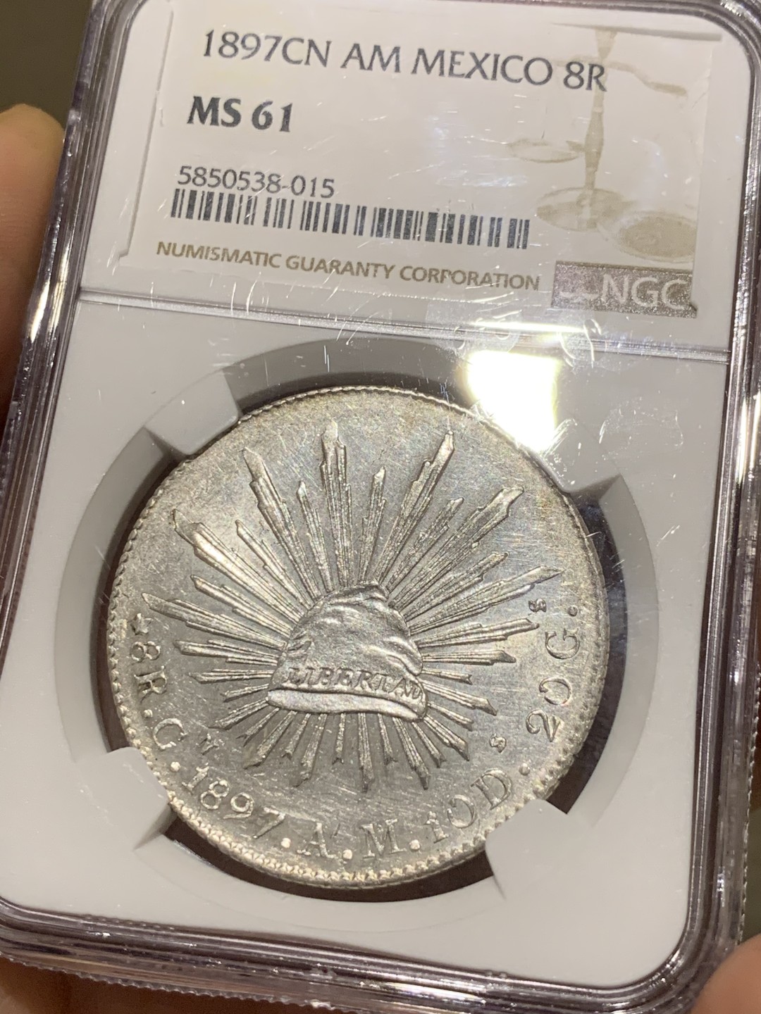 《竞宝斋》第43场-本周日，周一2场连拍（全场顺丰包邮） NGC-MS61 墨西哥 1897年 8R 花边鹰洋 银币 底板光滑 爆羽好品