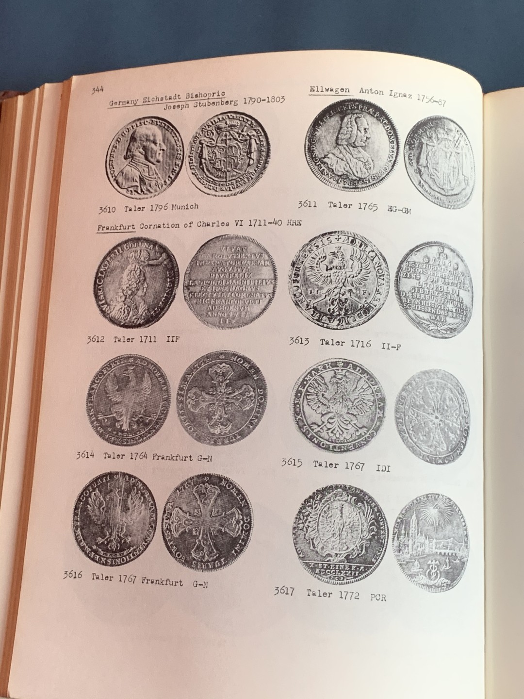《竞宝斋》第43场-本周日，周一2场连拍（全场顺丰包邮） 世界主币银元目录 从1477-1877年 巴赫特尔 1975年精装本 很大很厚 近乎1比1的比例展现 厚达630页 杂志大小