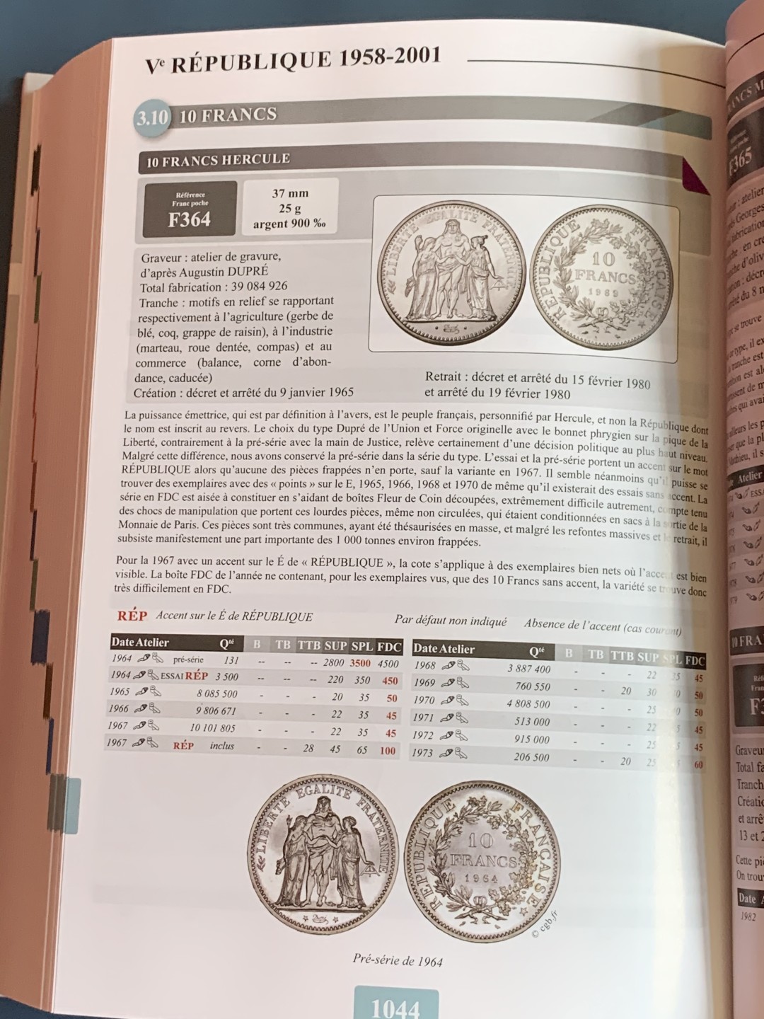 《竞宝斋》第43场-本周日，周一2场连拍（全场顺丰包邮） 精装本 法国2019钱币目录 从造币工艺，雕刻师，标识标志，细分版别都有详尽的分类 厚达1126页！可谓是法币的百科全书，难得