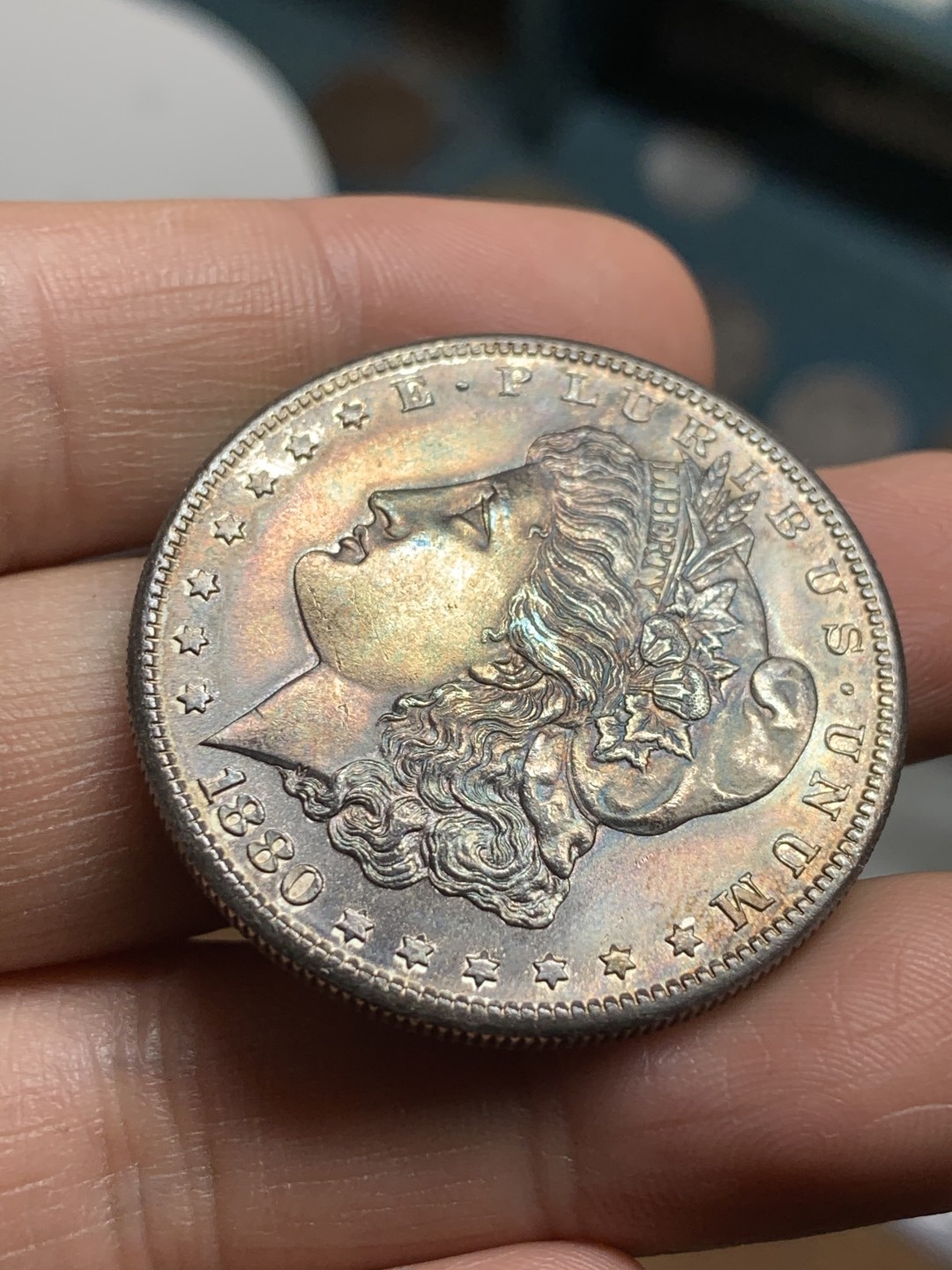 《竞宝斋》第43场-本周日，周一2场连拍（全场顺丰包邮） UNC级好品   美国 1880年 摩根 银币 打制深峻 发丝清晰 全羽状态 深润五彩包浆