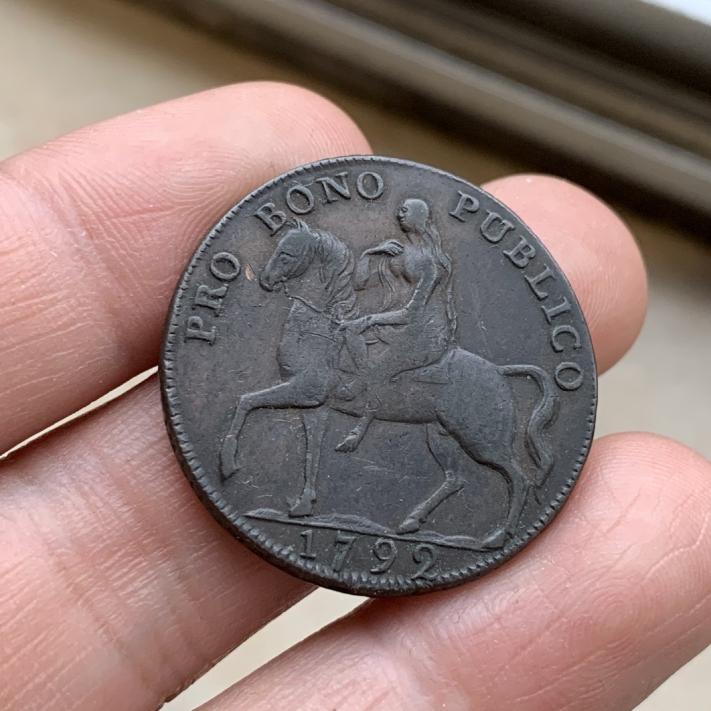 《竞宝斋》第43场-本周日，周一2场连拍（全场顺丰包邮） 热门品种 英国 1792年 考文垂 戈黛娃夫人 1/2便士 代币 巧克力包浆 人物，大象都非常清晰