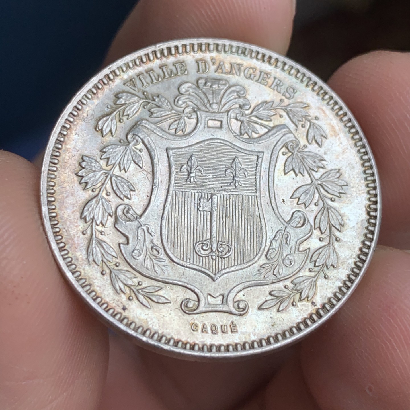 《竞宝斋》第43场-本周日，周一2场连拍（全场顺丰包邮） MS品质 法国储蓄银行 共济会大眼睛 银质 圆形代币12.2克 30.4mm 淡彩包浆 细节很好蜜蜂栩栩如生 丰饶角 银标 