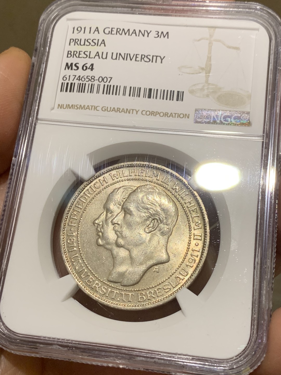 《竞宝斋》第43场-本周日，周一2场连拍（全场顺丰包邮） NGC-MS64 德国普鲁士 1911年 布雷斯劳大学 3马克 银币 原光淡彩 顶级品相