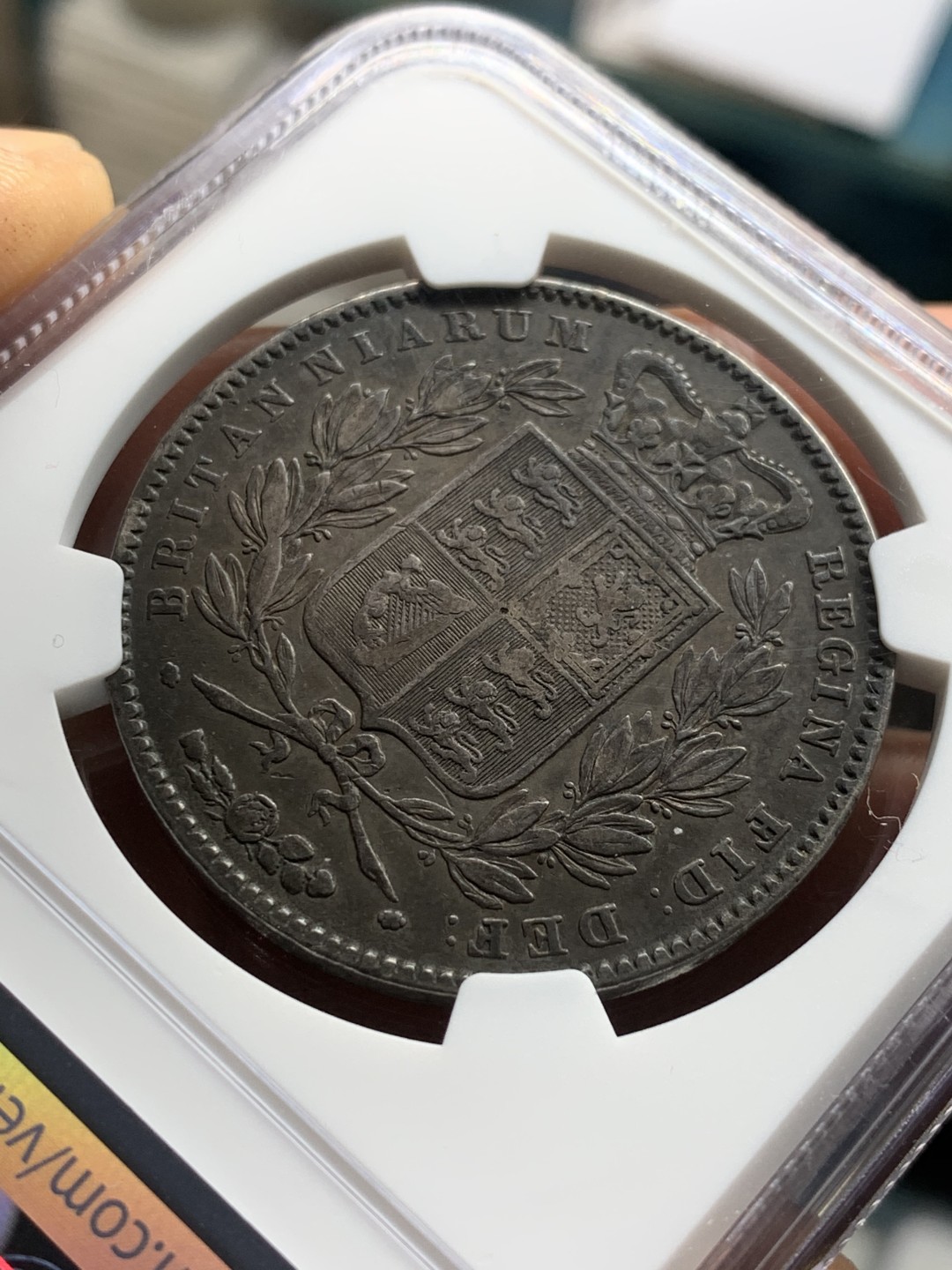 《竞宝斋》第43场-本周日，周一2场连拍（全场顺丰包邮） NGC 评级 英国 1844年 年轻版 维多利亚女王 克朗大银币 炭黑包浆 细节优秀