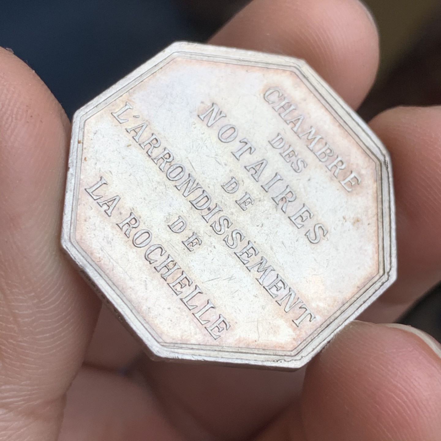 《竞宝斋》第43场-本周日，周一2场连拍（全场顺丰包邮） 法国 拉罗谢尔区 公证人 八角银质代币 14.2克 33.5mm  丰饶角 银标