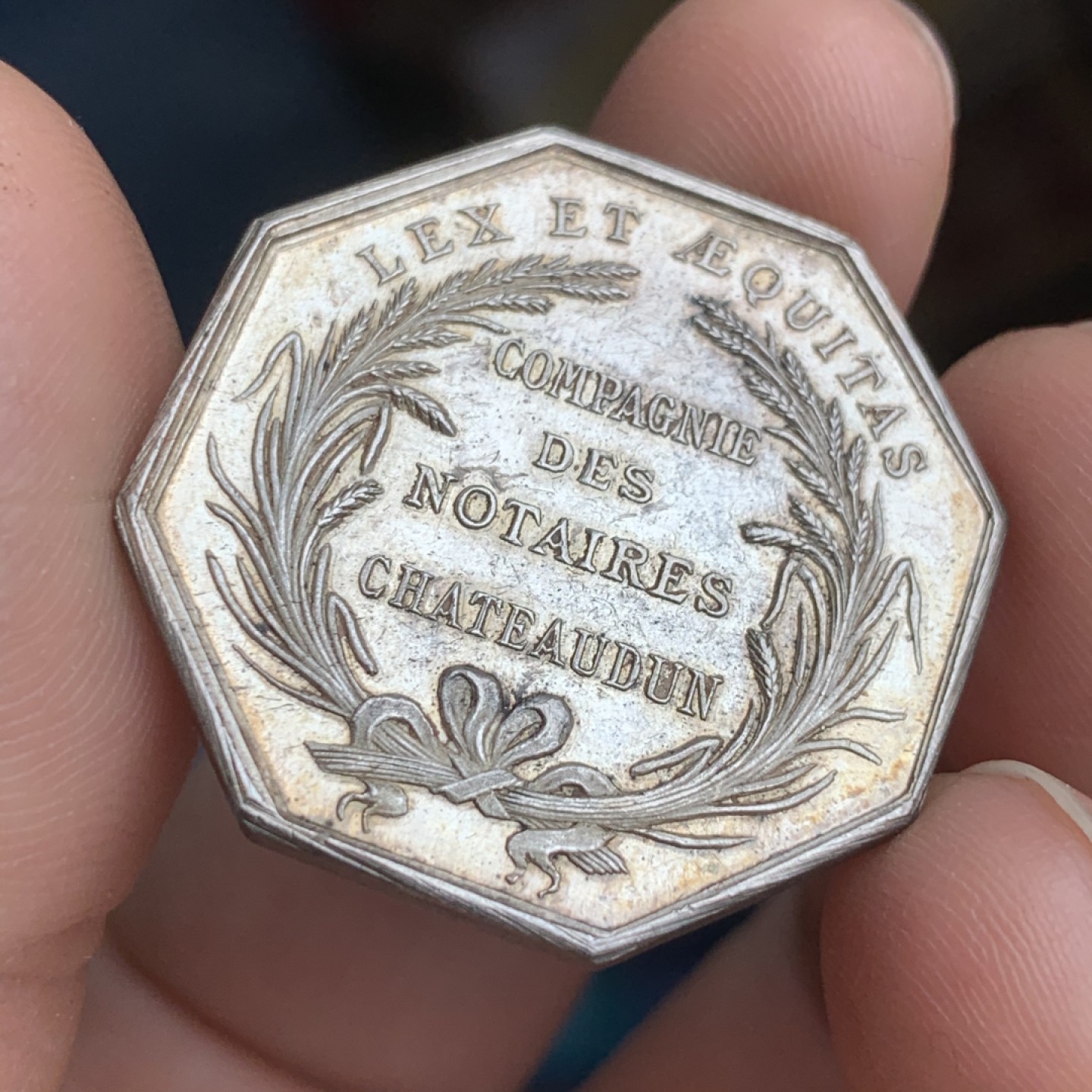 《竞宝斋》第43场-本周日，周一2场连拍（全场顺丰包邮） 法国   公证人 八角银质代币 12.4克 32.4mm  丰饶角 银标