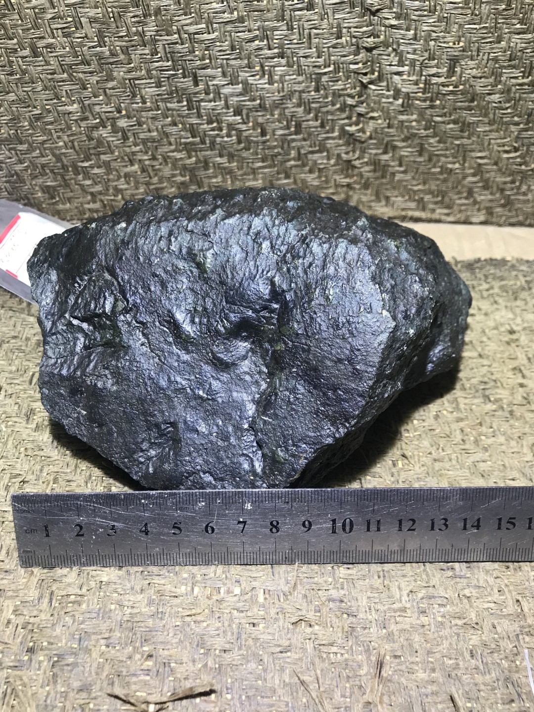 仅此一块！新疆戈壁滩稀有碳质球粒原石，