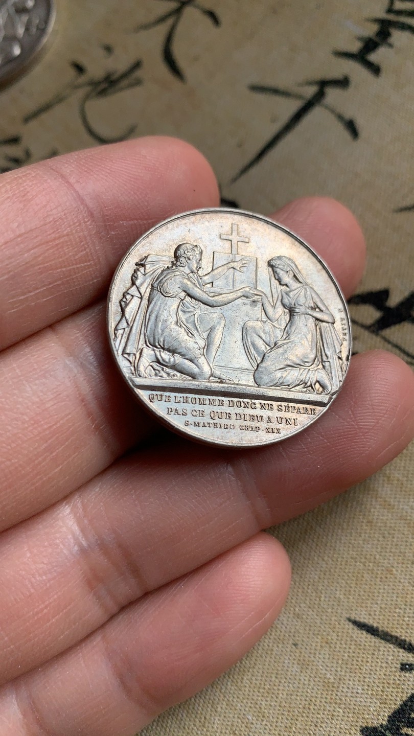 《竞宝斋》第43场-本周日，周一2场连拍（全场顺丰包邮） 法国高浮雕银质婚章 章牌家路易·米歇尔·珀蒂（1791-1844）作品 13.6克 30.1mm直径 丰饶角 银标