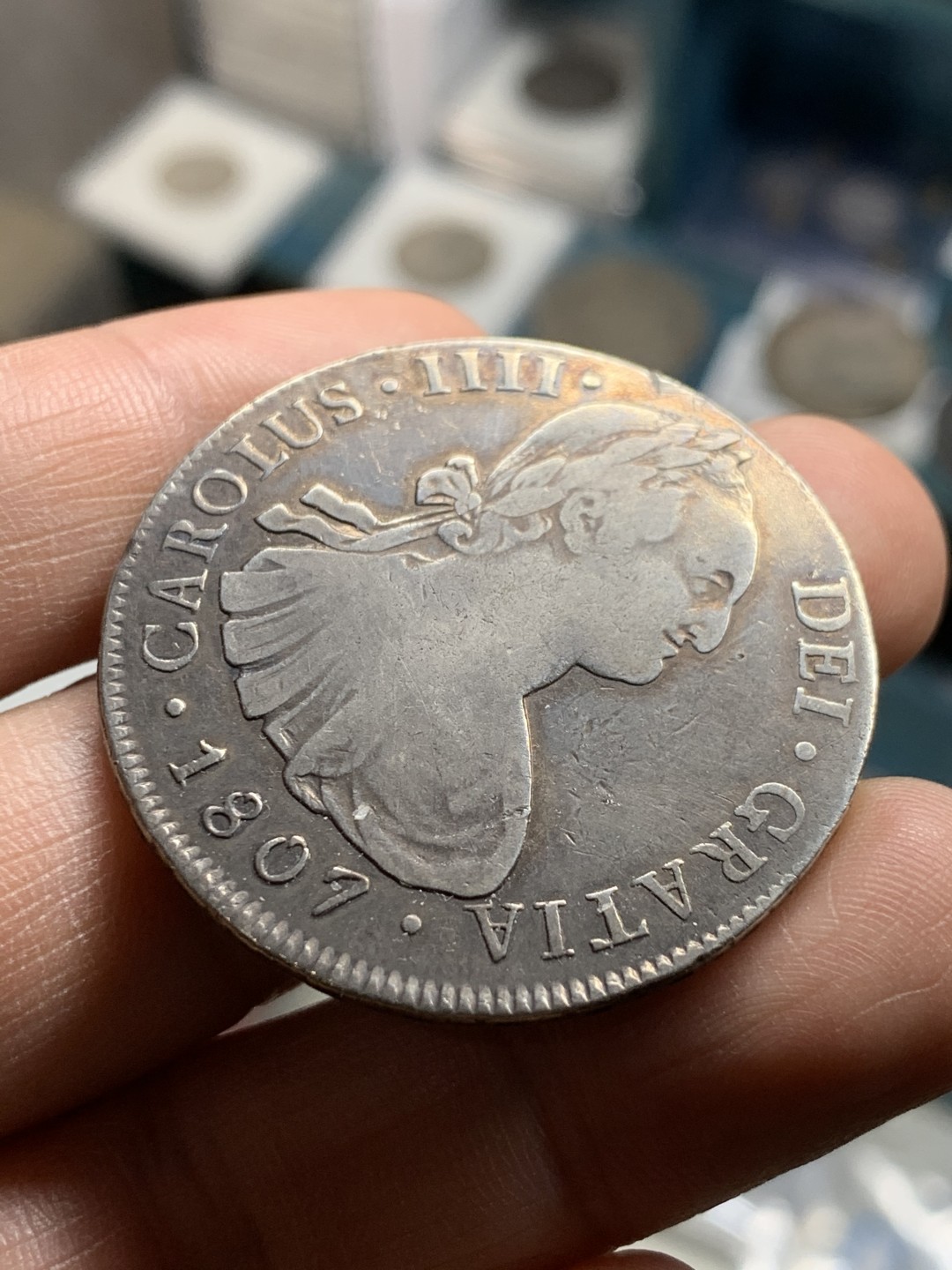 《竞宝斋》第43场-本周日，周一2场连拍（全场顺丰包邮） 原味 细节 玻利维亚 1807年 卡四 8R 双柱大银币 带彩深打