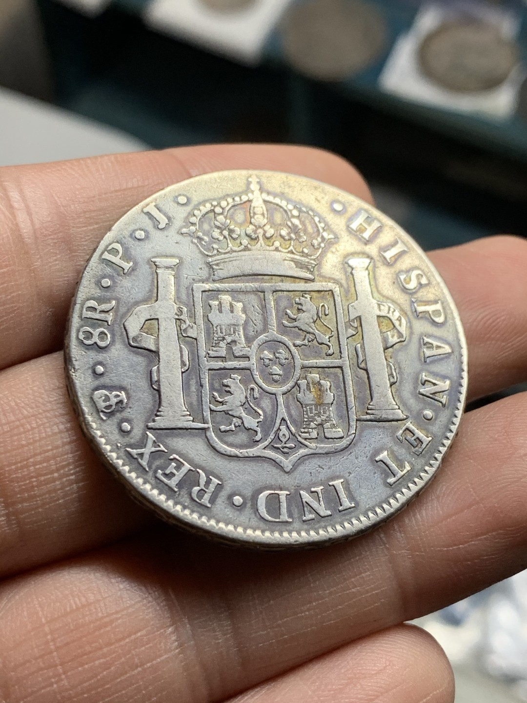 《竞宝斋》第43场-本周日，周一2场连拍（全场顺丰包邮） 原味 细节 玻利维亚 1807年 卡四 8R 双柱大银币 带彩深打