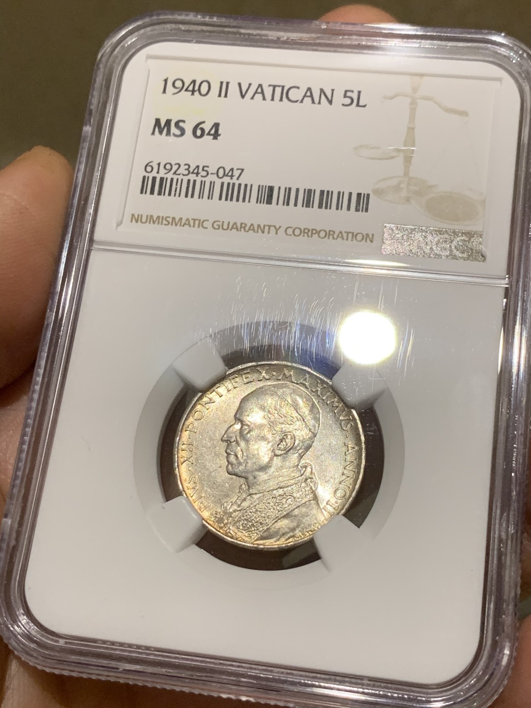 《竞宝斋》第43场-本周日，周一2场连拍（全场顺丰包邮） NGC-MS64 完美品相BU五彩光梵蒂冈1940年5里拉银币