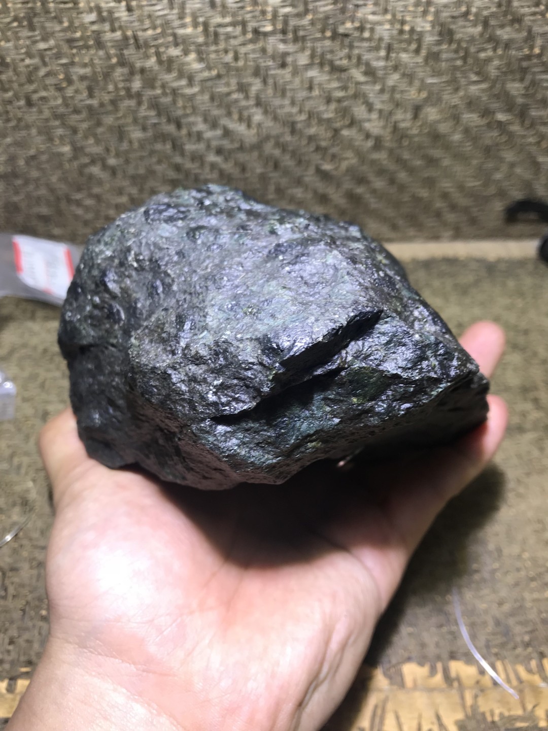 仅此一块！新疆戈壁滩稀有碳质球粒原石，