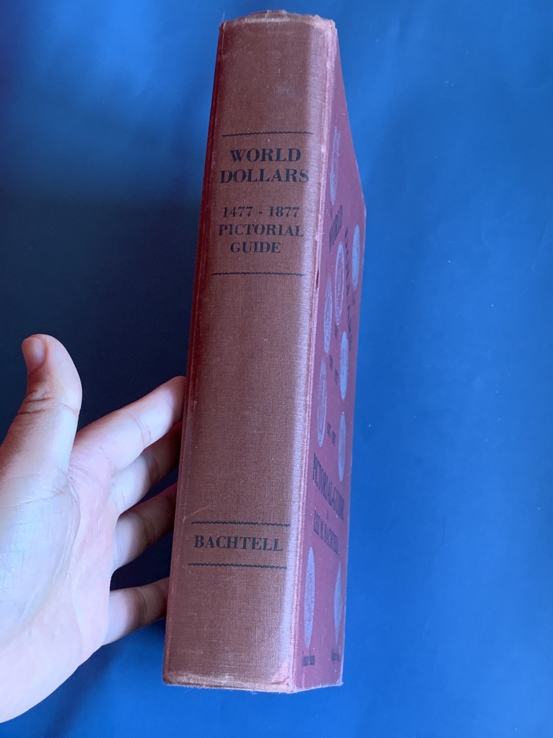 《竞宝斋》第43场-本周日，周一2场连拍（全场顺丰包邮） 世界主币银元目录 从1477-1877年 巴赫特尔 1975年精装本 很大很厚 近乎1比1的比例展现 厚达630页 杂志大小