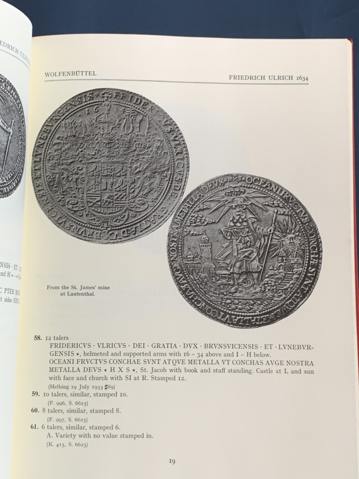 《竞宝斋》第43场-本周日，周一2场连拍（全场顺丰包邮） 精装本 达文波特 世界大规格 银币目录 囊括各国2泰勒到16泰勒超大规格银币，精装杂志大小 既是目录本身也是收藏品