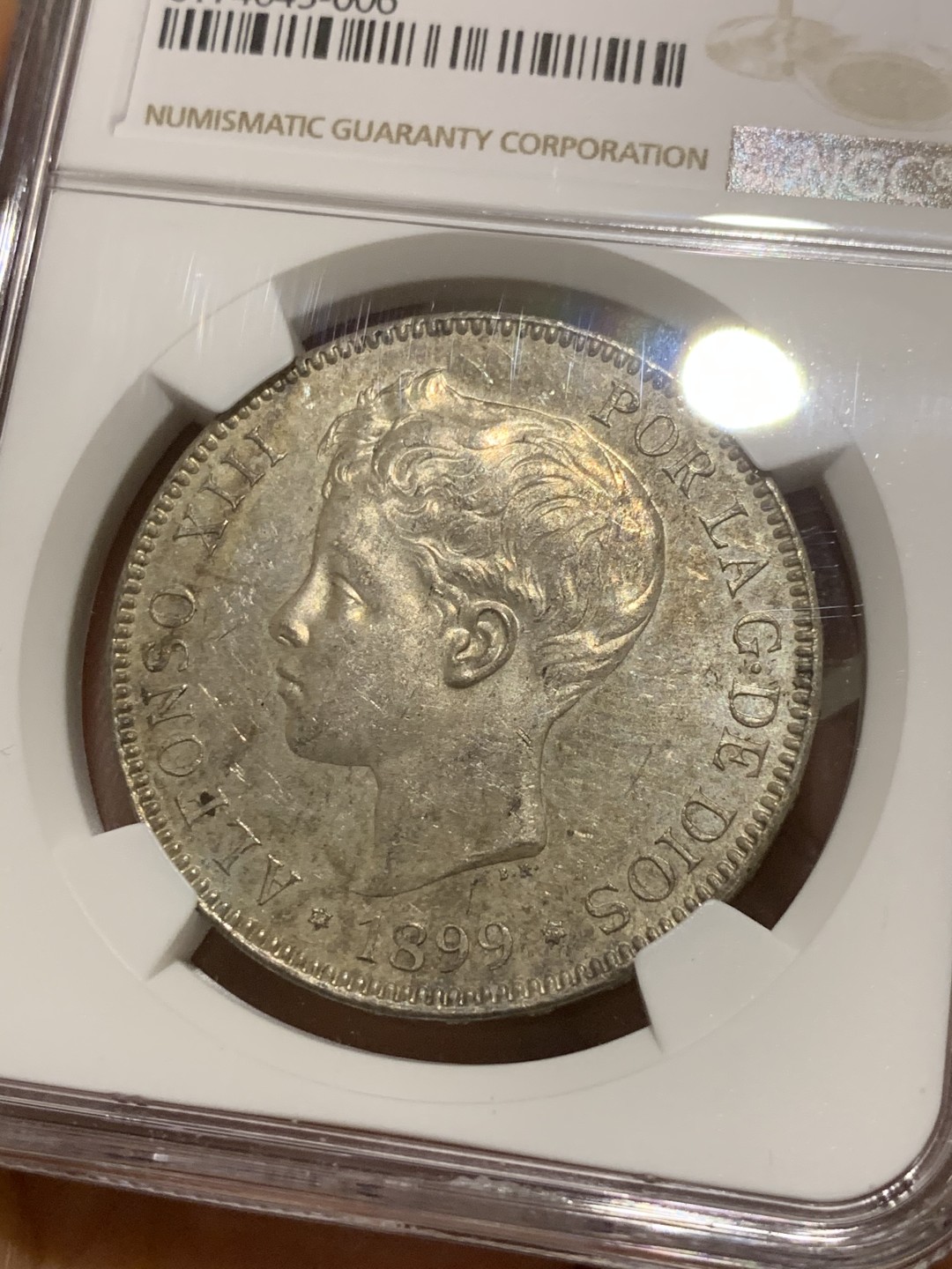 《竞宝斋》第43场-本周日，周一2场连拍（全场顺丰包邮） NGC-MS62 西班牙 1899年 阿方索十三世 5比塞塔双柱 大银币原光好品 带彩