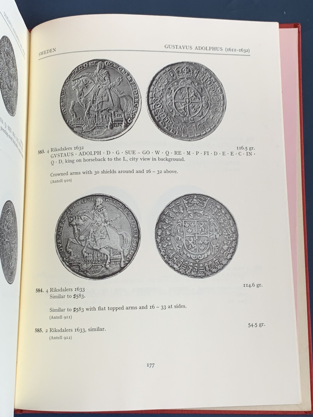 《竞宝斋》第43场-本周日，周一2场连拍（全场顺丰包邮） 精装本 达文波特 世界大规格 银币目录 囊括各国2泰勒到16泰勒超大规格银币，精装杂志大小 既是目录本身也是收藏品