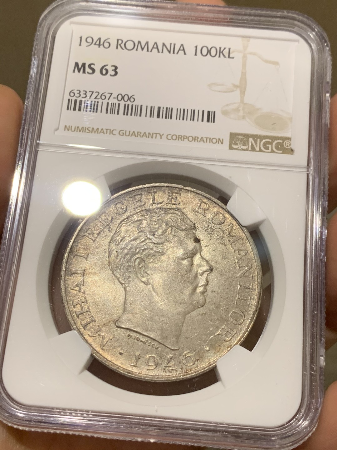 《竞宝斋》第43场-本周日，周一2场连拍（全场顺丰包邮） NGC-MS63 罗马尼亚 1946年 100000列伊 大银币 转光带点灰色包浆 非常漂亮