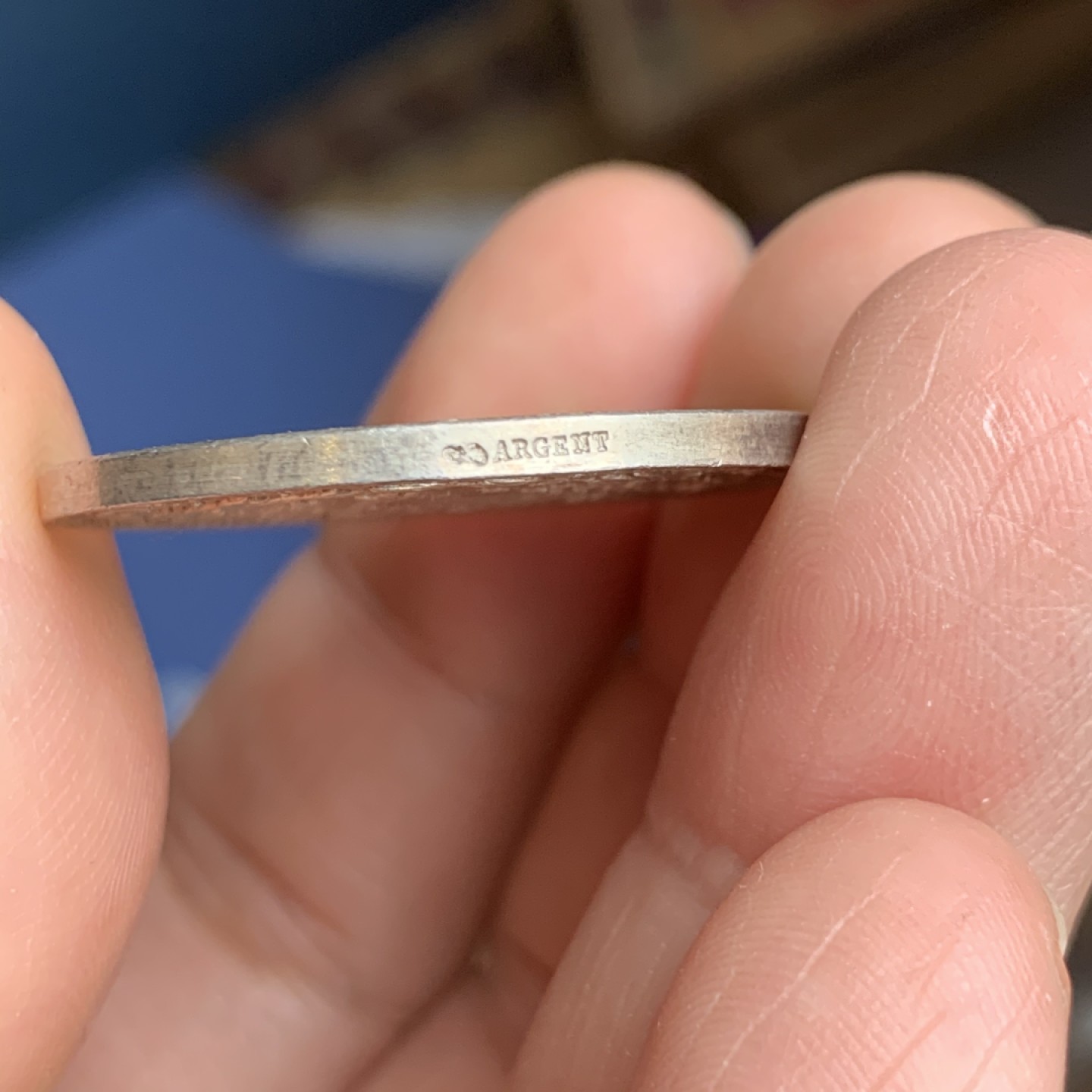 《竞宝斋》第43场-本周日，周一2场连拍（全场顺丰包邮） MS品质 法国储蓄银行 共济会大眼睛 银质 圆形代币12.2克 30.4mm 淡彩包浆 细节很好蜜蜂栩栩如生 丰饶角 银标 