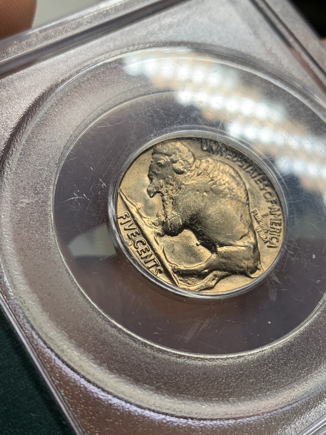 《竞宝斋》第43场-本周日，周一2场连拍（全场顺丰包邮） PCGS MS65 1938年美国印第安人野牛5美分D版 直径21.2毫米，5克，铜镍合金，美系经典品种，让人极度舒服的黄油光，高分