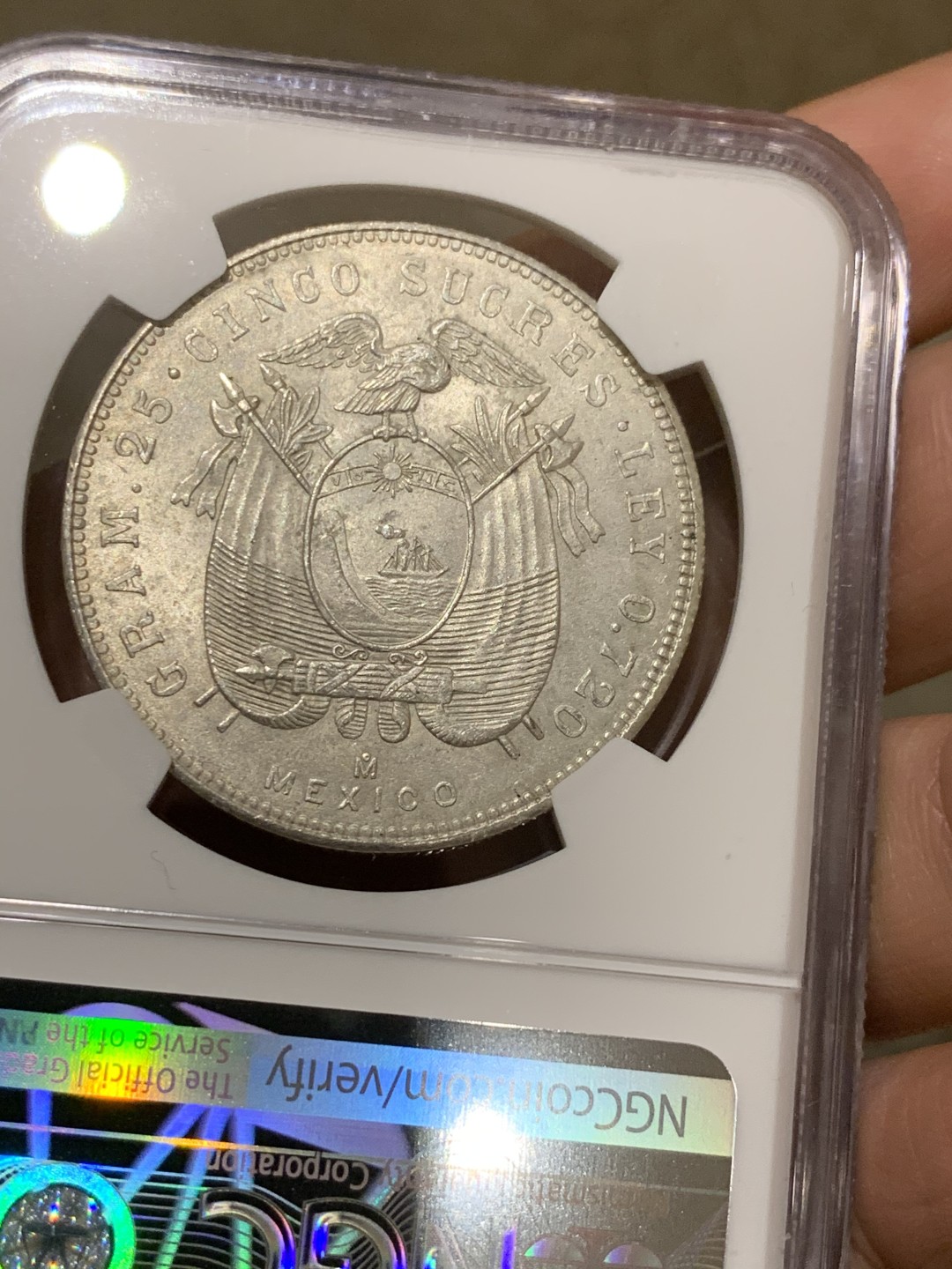 《竞宝斋》第43场-本周日，周一2场连拍（全场顺丰包邮） NGC-MS62 厄瓜多尔 1943年 5苏克雷 原光大银币 这发型得花掉多少摩丝呢？