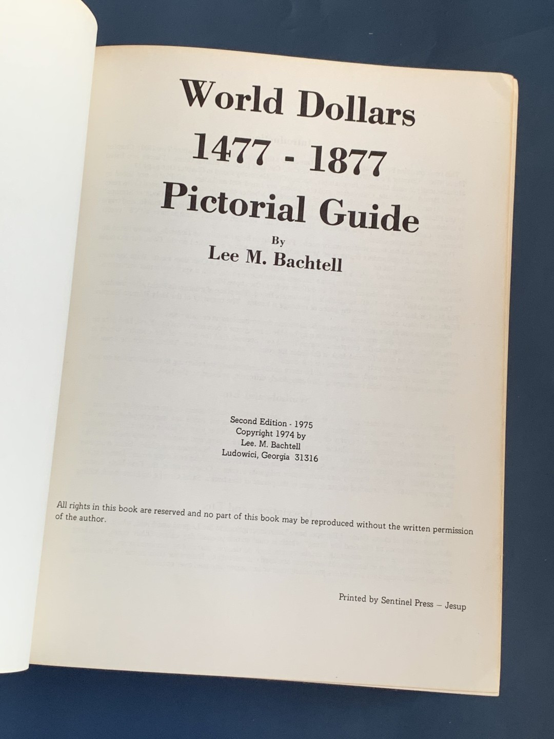 《竞宝斋》第43场-本周日，周一2场连拍（全场顺丰包邮） 世界主币银元目录 从1477-1877年 巴赫特尔 1975年精装本 很大很厚 近乎1比1的比例展现 厚达630页 杂志大小