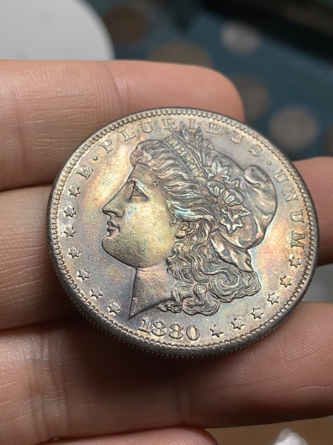 《竞宝斋》第43场-本周日，周一2场连拍（全场顺丰包邮） UNC级好品   美国 1880年 摩根 银币 打制深峻 发丝清晰 全羽状态 深润五彩包浆