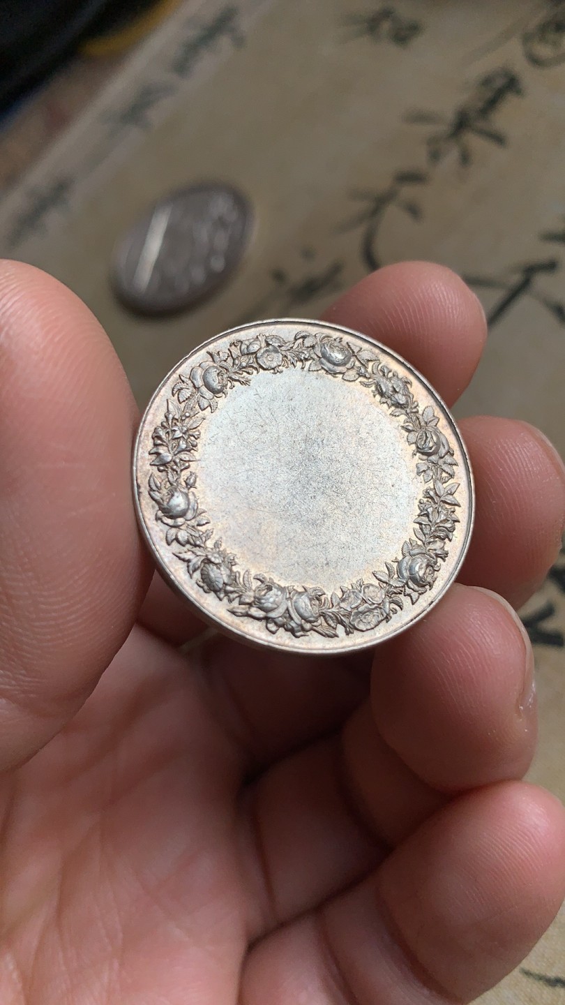 《竞宝斋》第43场-本周日，周一2场连拍（全场顺丰包邮） 法国高浮雕银质婚章 章牌家路易·米歇尔·珀蒂（1791-1844）作品 13.6克 30.1mm直径 丰饶角 银标