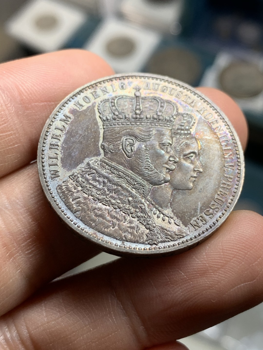 《竞宝斋》第43场-本周日，周一2场连拍（全场顺丰包邮） UNC级好品   德国 1861年 1泰勒 普鲁士加冕毛衣泰勒 银币 紫罗兰包浆 unc细节