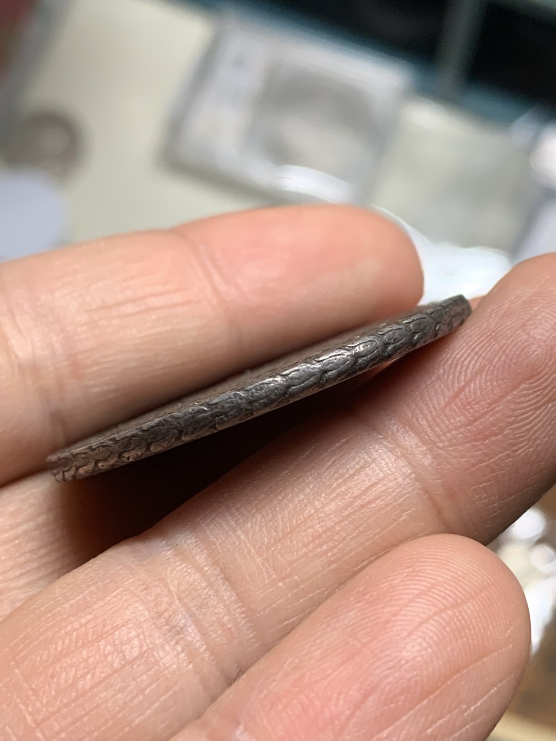 《竞宝斋》第43场-本周日，周一2场连拍（全场顺丰包邮） 原味黑古包浆 XF-AU  墨西哥 1762年 8R 地球双柱 大银币 温润 有小戳点缀