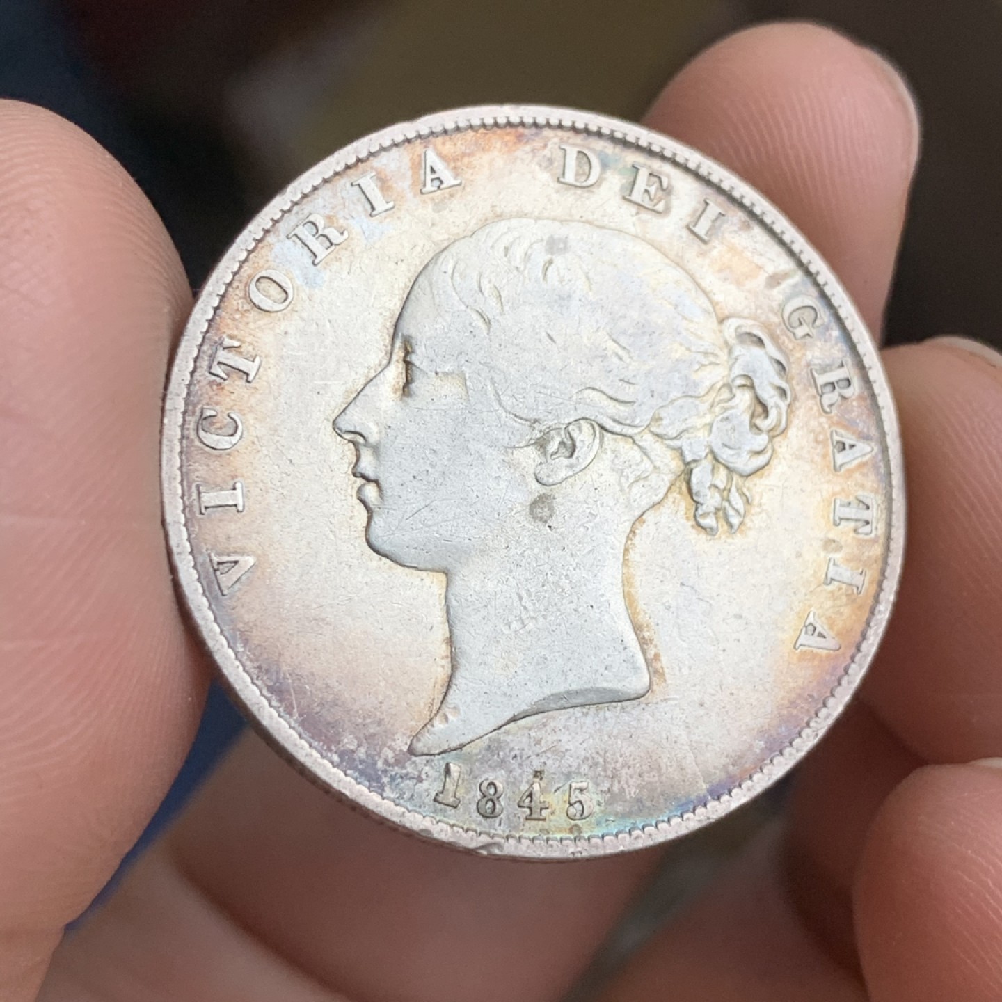 《竞宝斋》第43场-本周日，周一2场连拍（全场顺丰包邮） 难得五彩 早期 英国 1845年  维多利亚年轻版 半克朗银币