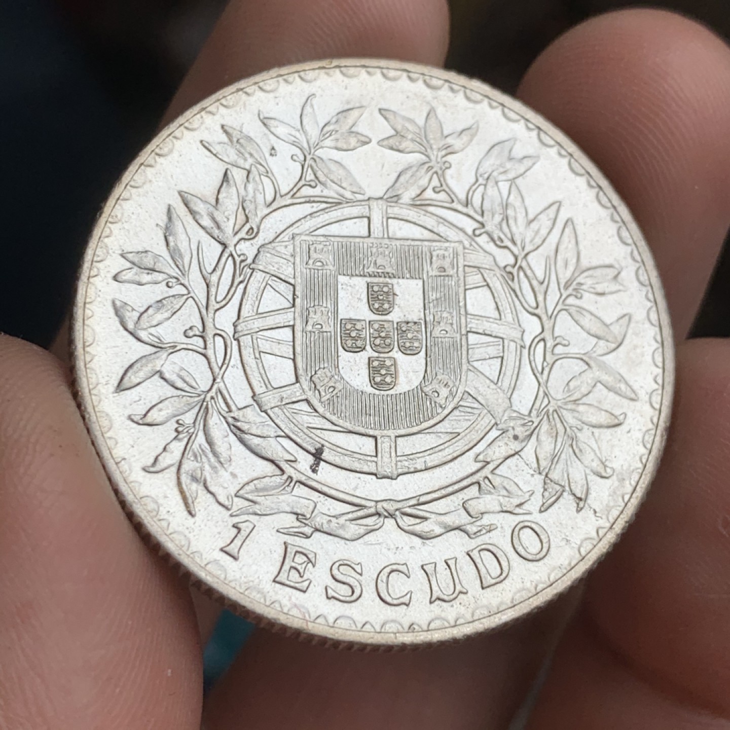 《竞宝斋》第43场-本周日，周一2场连拍（全场顺丰包邮） 淡金包浆 UNC 品质 葡萄牙 1915年 1E 大银币 光感十足