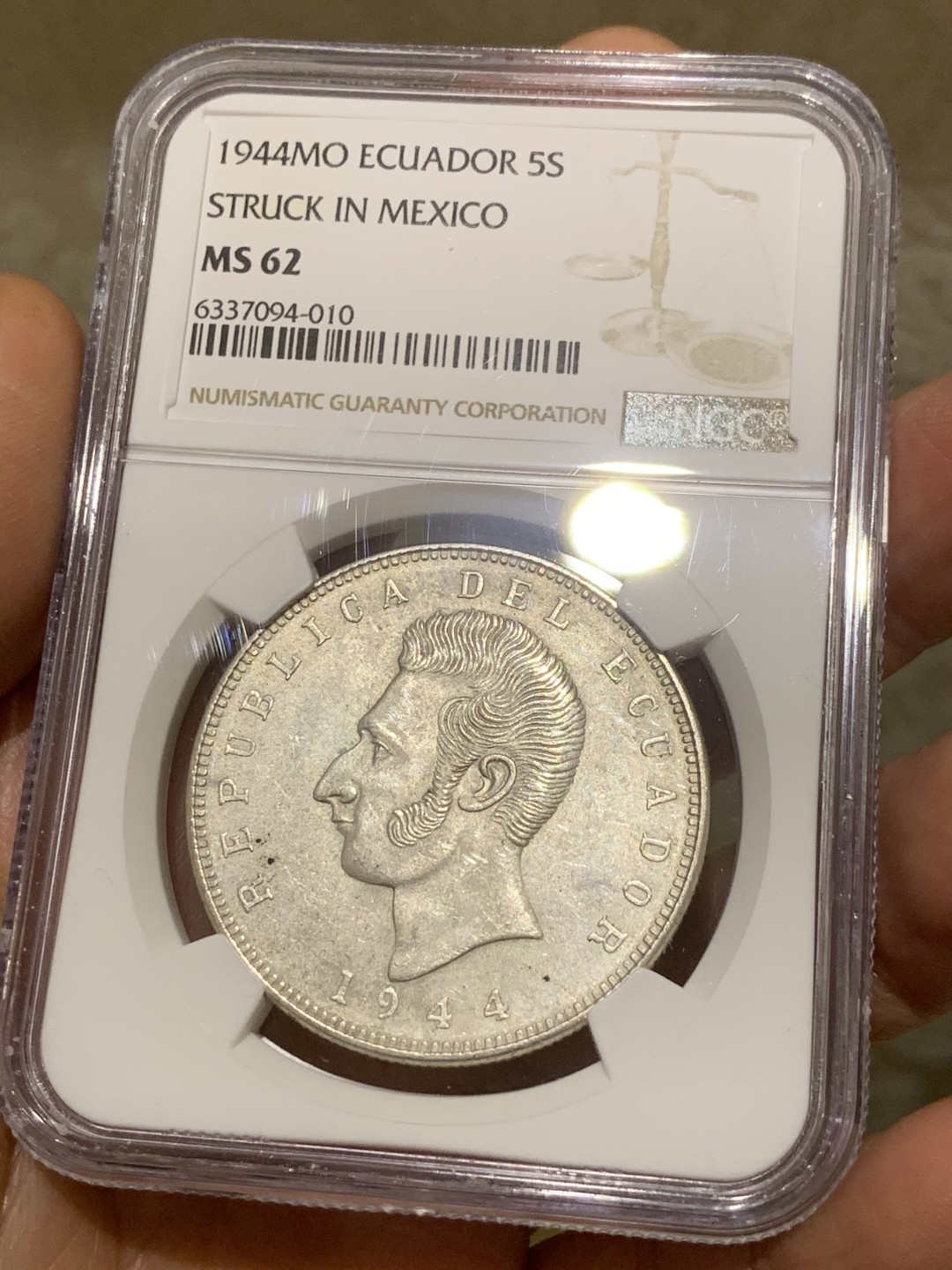 《竞宝斋》第43场-本周日，周一2场连拍（全场顺丰包邮） NGC-MS62 厄瓜多尔 1943年 5苏克雷 原光大银币 这发型得花掉多少摩丝呢？