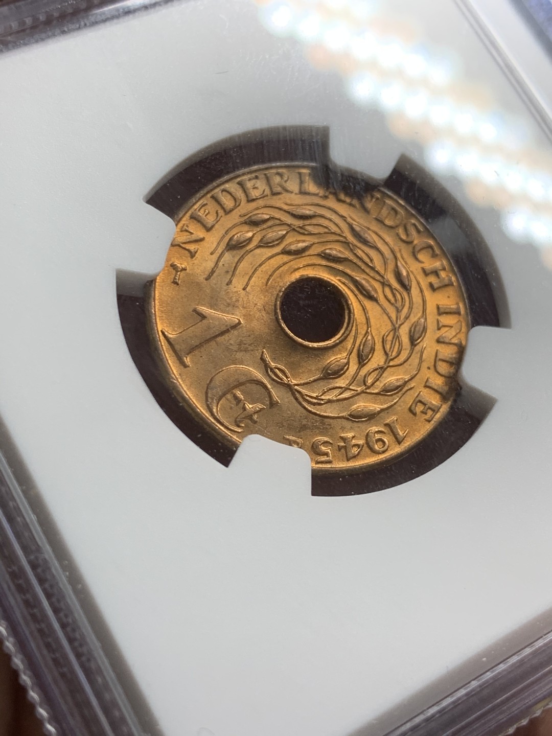 《竞宝斋》第43场-本周日，周一2场连拍（全场顺丰包邮） NGC-MS65RB 1945荷属东印度1分 铜光饱满！