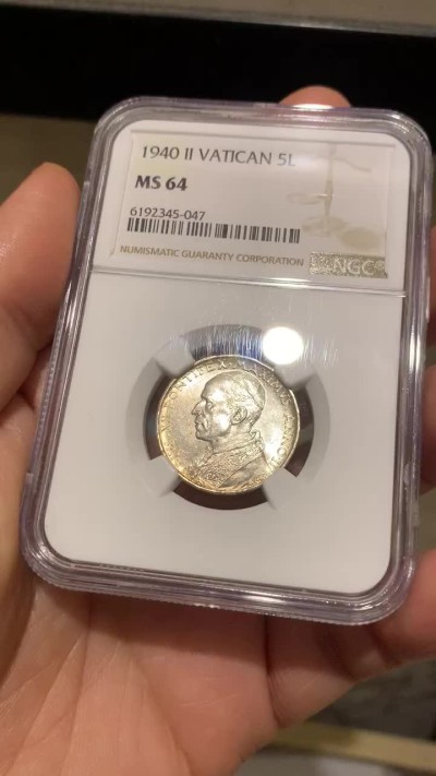 《竞宝斋》第43场-本周日，周一2场连拍（全场顺丰包邮） NGC-MS64 完美品相BU五彩光梵蒂冈1940年5里拉银币