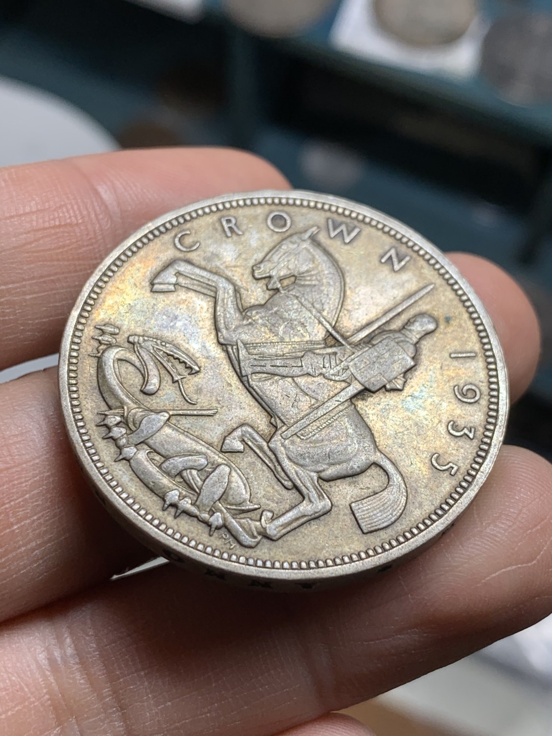 《竞宝斋》第43场-本周日，周一2场连拍（全场顺丰包邮） 深彩包浆 英国 1935年 乔五 木马 克朗大银币