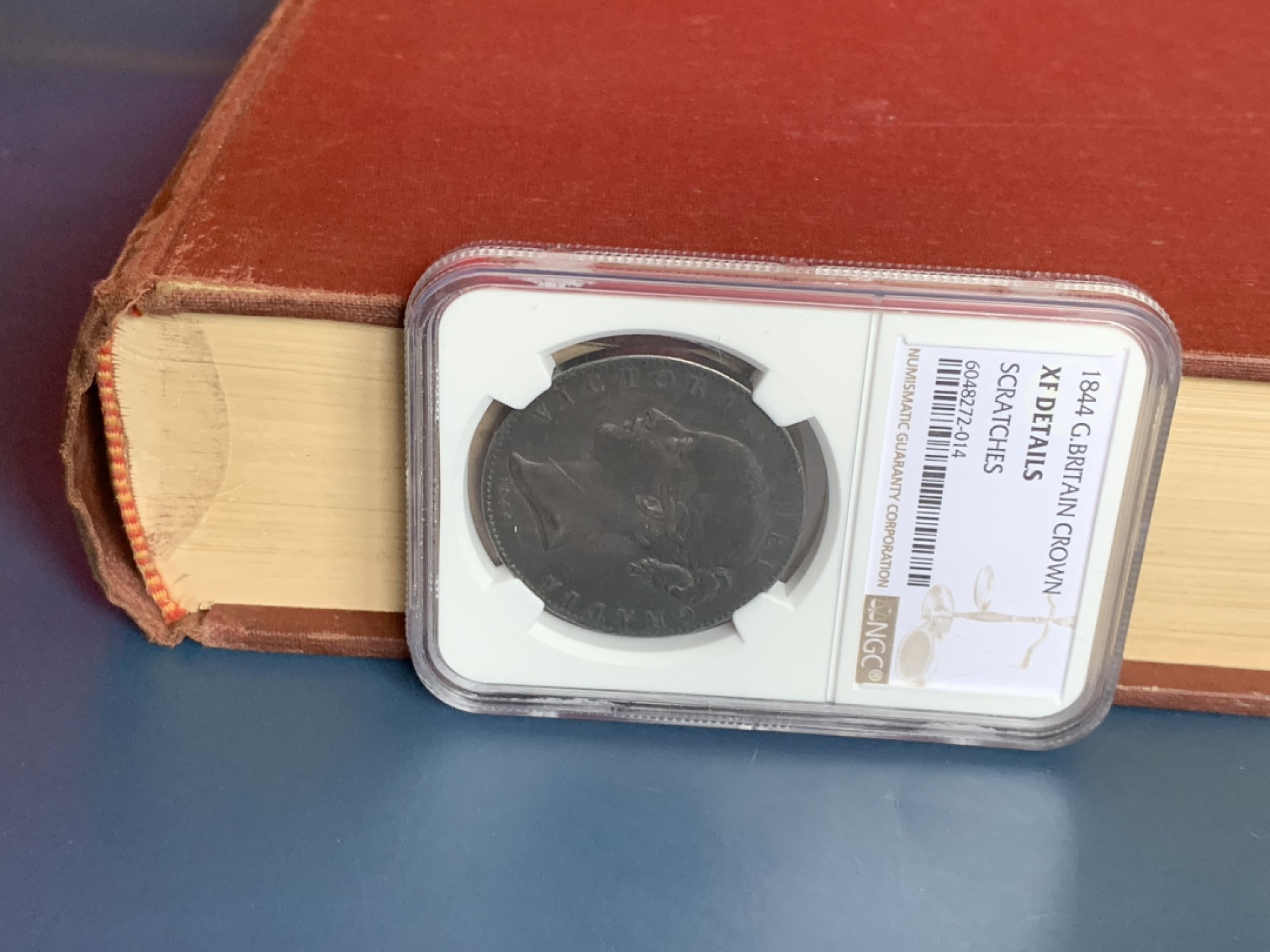 《竞宝斋》第43场-本周日，周一2场连拍（全场顺丰包邮） 世界主币银元目录 从1477-1877年 巴赫特尔 1975年精装本 很大很厚 近乎1比1的比例展现 厚达630页 杂志大小