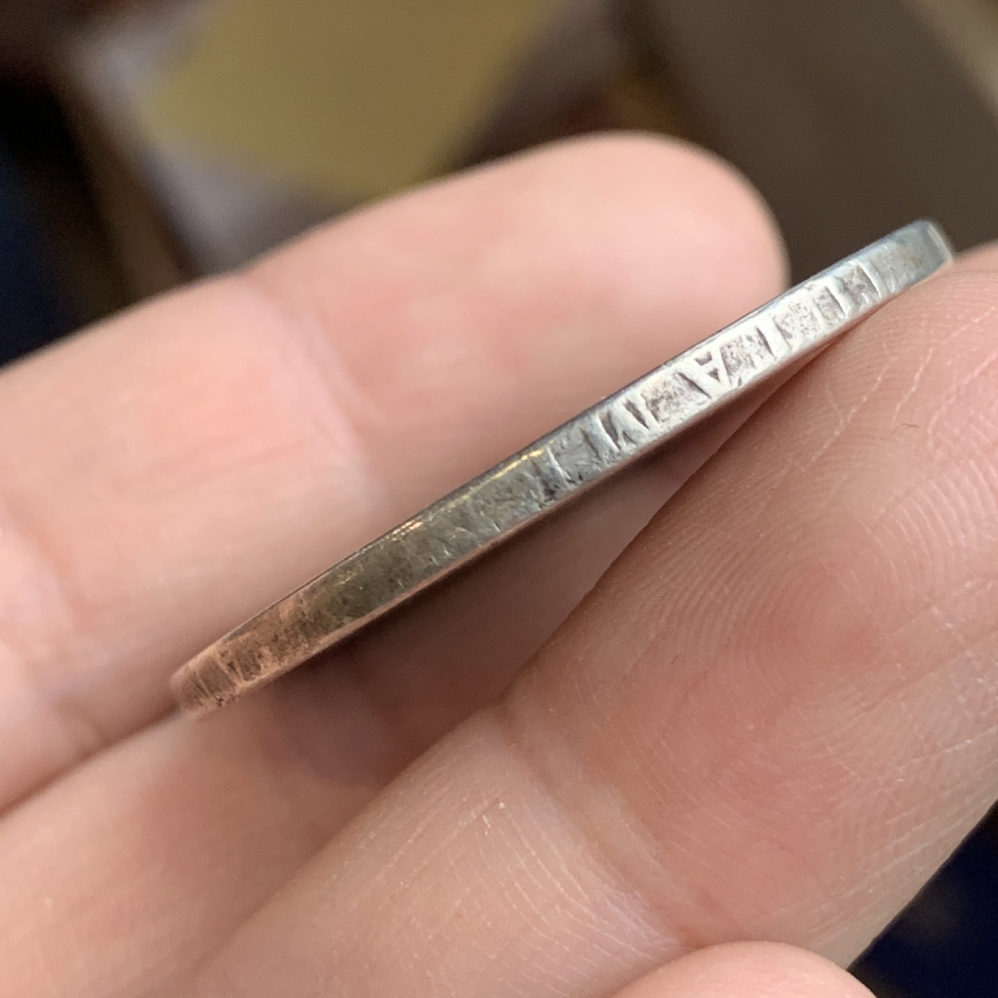 《竞宝斋》第43场-本周日，周一2场连拍（全场顺丰包邮） 英国 乔三 18XX 年 马剑克朗大银币 目测G级 难得磨损 光洁如玉