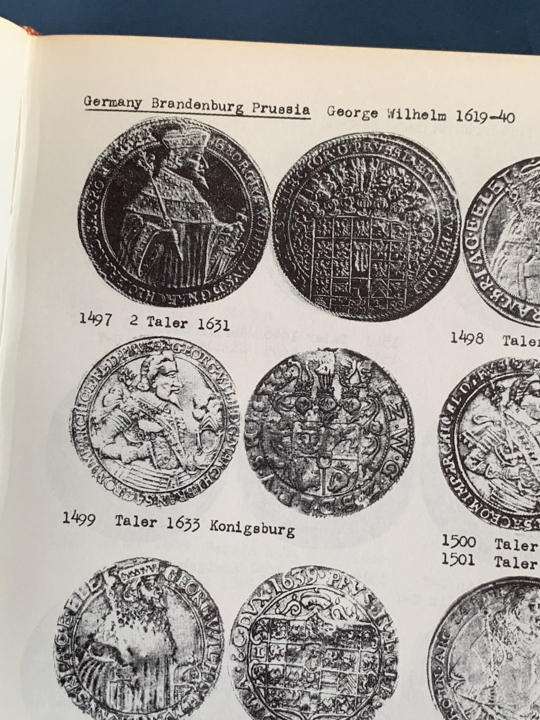 《竞宝斋》第43场-本周日，周一2场连拍（全场顺丰包邮） 世界主币银元目录 从1477-1877年 巴赫特尔 1975年精装本 很大很厚 近乎1比1的比例展现 厚达630页 杂志大小