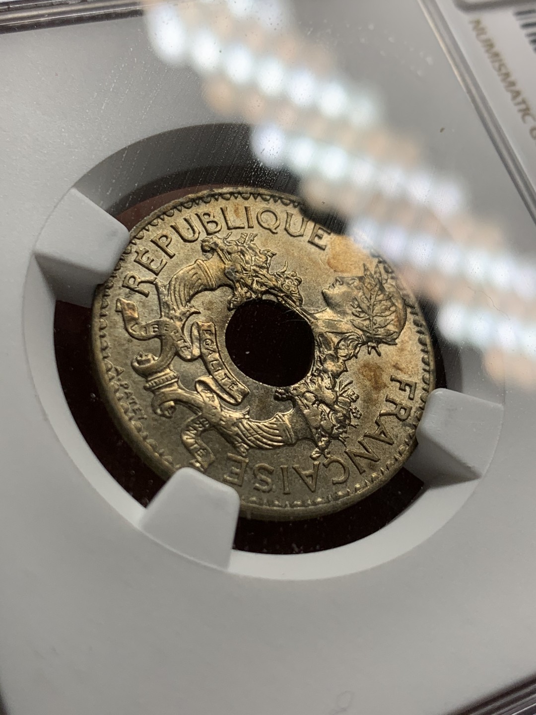 《竞宝斋》第43场-本周日，周一2场连拍（全场顺丰包邮） NGC-MS62 1938年法属印支5分镍币 极美黄油光