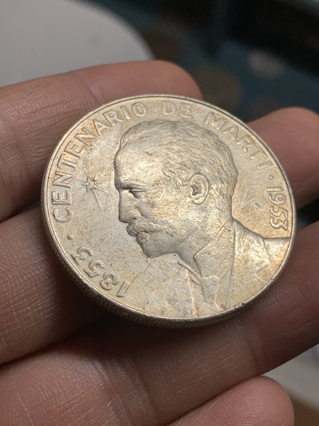 《竞宝斋》第43场-本周日，周一2场连拍（全场顺丰包邮） 好品古巴 1953年 1比索 古巴诗人何塞马蒂银币 底板很棒，0.900高银 淡彩包浆 难得