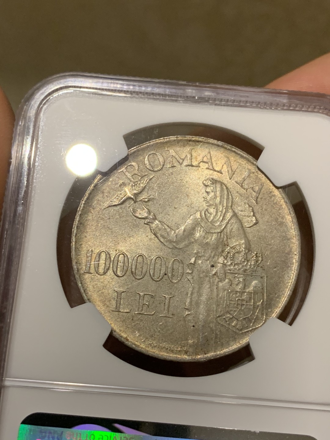 《竞宝斋》第43场-本周日，周一2场连拍（全场顺丰包邮） NGC-MS63 罗马尼亚 1946年 100000列伊 大银币 转光带点灰色包浆 非常漂亮