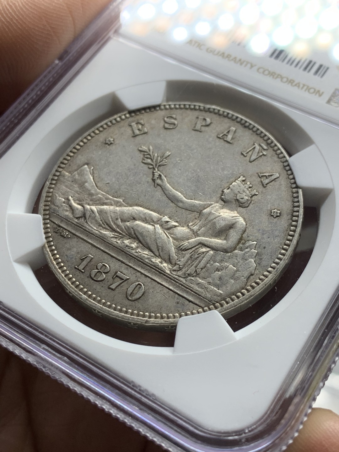 《竞宝斋》第43场-本周日，周一2场连拍（全场顺丰包邮） NGC-AU55 西班牙 1870年 坐人拿花 5比塞塔 双柱大银币 这分数已经非常非常高了