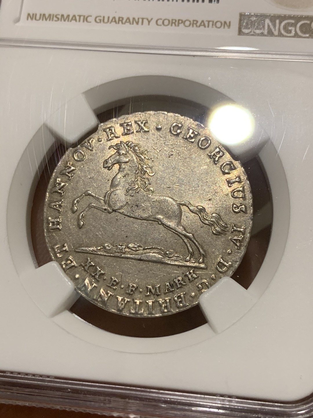 《竞宝斋》第43场-本周日，周一2场连拍（全场顺丰包邮） NGC-MS62 德国汉诺威 1827年 乔四宝马 16G 银币 这品有这品相已经是顶级了