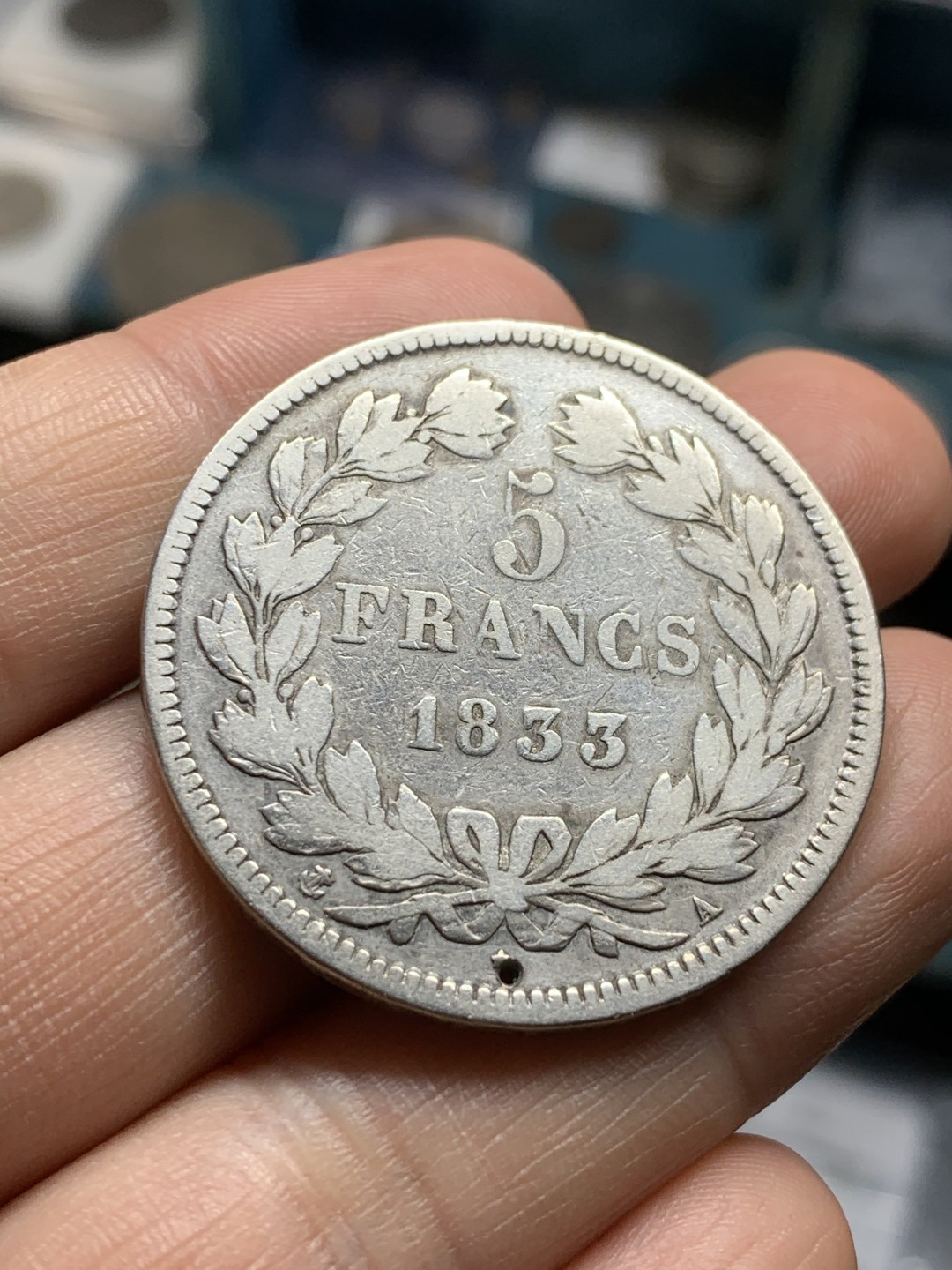 《竞宝斋》第43场-本周日，周一2场连拍（全场顺丰包邮） 1833年法国菲利普斯一世5法郎裸币一枚 12点处有一小孔