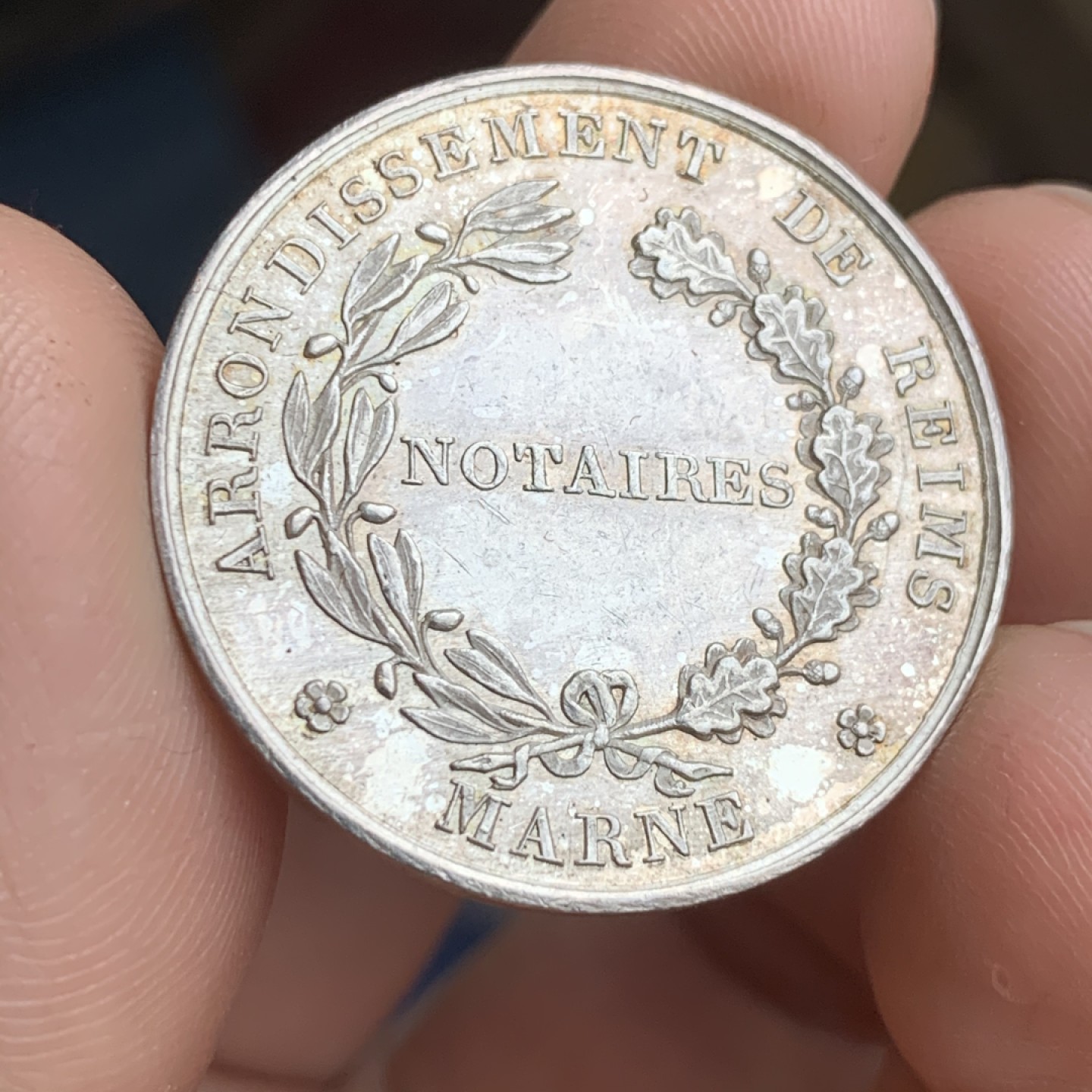 《竞宝斋》第43场-本周日，周一2场连拍（全场顺丰包邮） 法国 1824年 兰斯区公证人 圆形 银质代币 12克 30.1mm 神灯边铭 银标