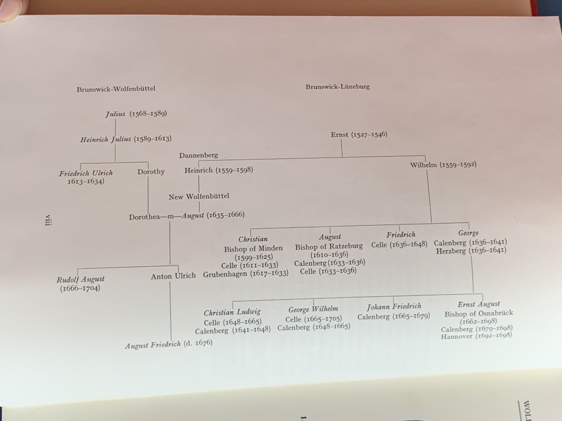 《竞宝斋》第43场-本周日，周一2场连拍（全场顺丰包邮） 精装本 达文波特 世界大规格 银币目录 囊括各国2泰勒到16泰勒超大规格银币，精装杂志大小 既是目录本身也是收藏品