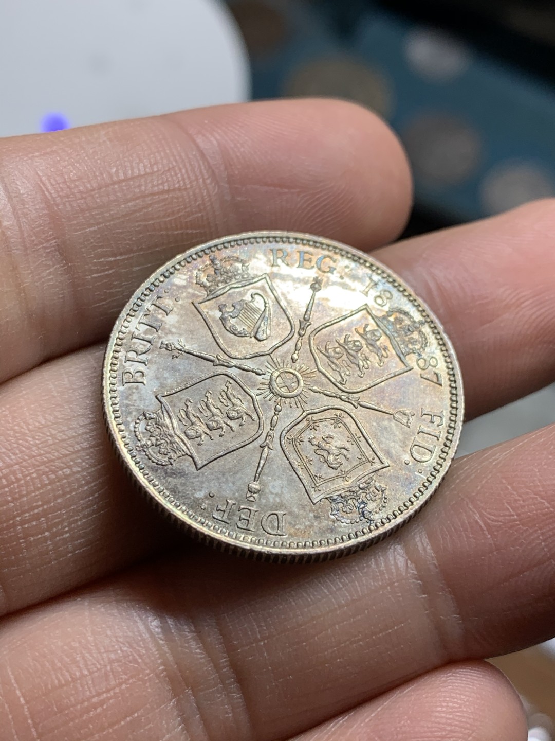 《竞宝斋》第43场-本周日，周一2场连拍（全场顺丰包邮） UNC级好品   英国 1887年 2先令 维多利亚 银币  UNC细节 淡彩包浆