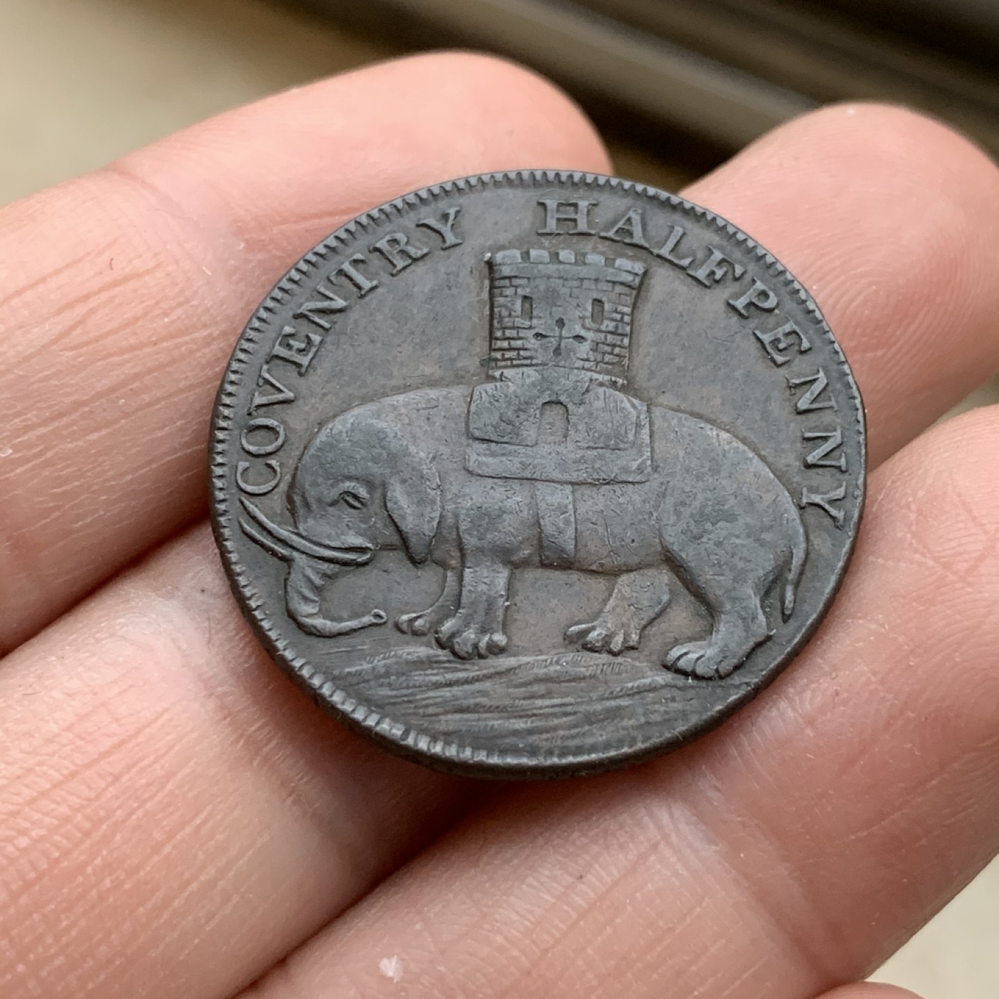 《竞宝斋》第43场-本周日，周一2场连拍（全场顺丰包邮） 热门品种 英国 1792年 考文垂 戈黛娃夫人 1/2便士 代币 巧克力包浆 人物，大象都非常清晰