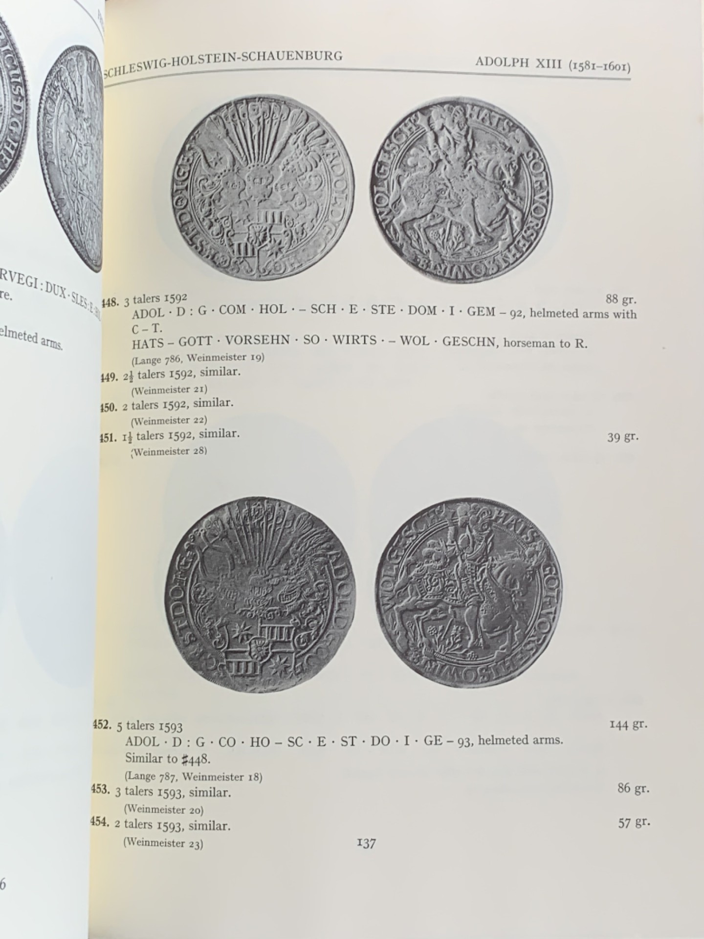 《竞宝斋》第43场-本周日，周一2场连拍（全场顺丰包邮） 精装本 达文波特 世界大规格 银币目录 囊括各国2泰勒到16泰勒超大规格银币，精装杂志大小 既是目录本身也是收藏品